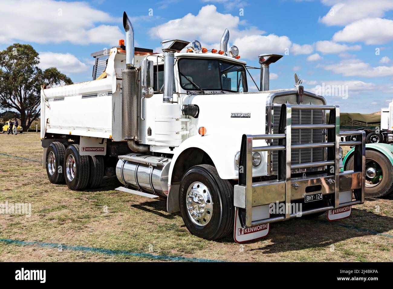 Trucks Australia / Front view of a Kenworth truck in the 1850`s gold